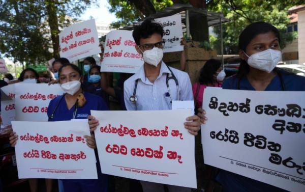 Sri Lankan government doctors protest against the government near the natio<em></em>nal hospital in Colombo