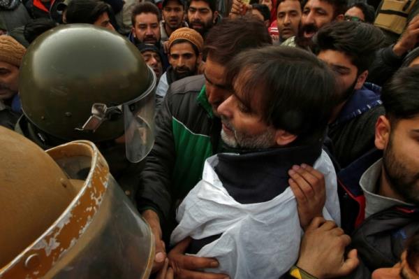 Indian police officers try to detain Mohammad Yasin Malik, Chairman of JKLF, during a protest march in Srinagar