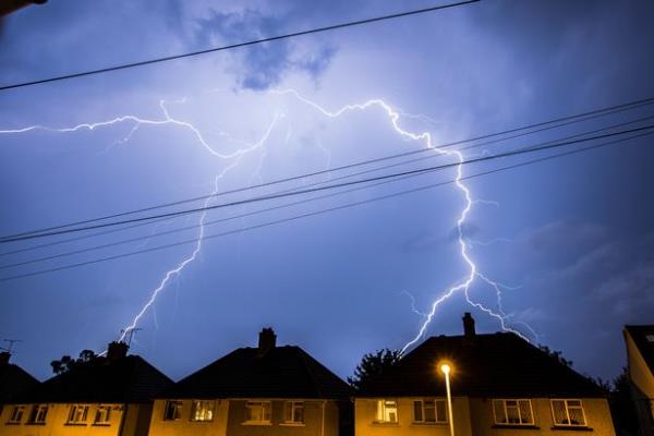 Thunderstorms are expected on Saturday and Sunday (stock)