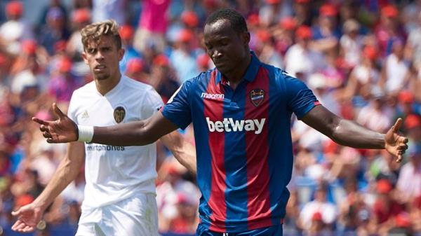 VALENCIA, SPAIN - SEPTEMBER 02: Raphael Dwamena forward of Levante UD and Gabriel Paulista defender of Valencia CF looks with the ball during the La Liga game between Levante UD and Valencia CF at Estadio Ciutat de Valencia on September 02, 2018 in Valencia, Spain (Photo by Carlos Sanchez Martinez/Icon Sportswire) (Icon Sportswire via AP Images)