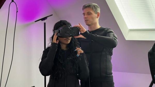 Artur Synchov shows Sky's Arthi Nachiappan the technology