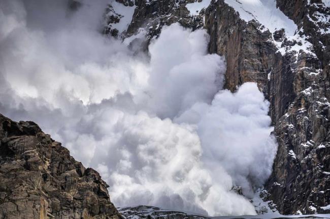 20-facts-a<em></em>bout-avalanches