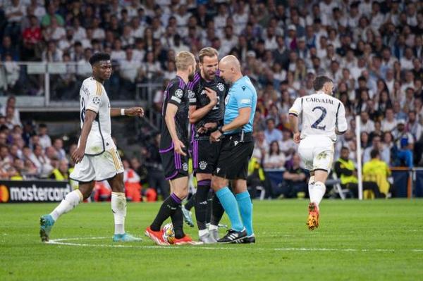 Harry Kane Of FC Bayern Munchen Seen Arguing With The Referee During The UEFA Champions League Semi-Final Second Leg