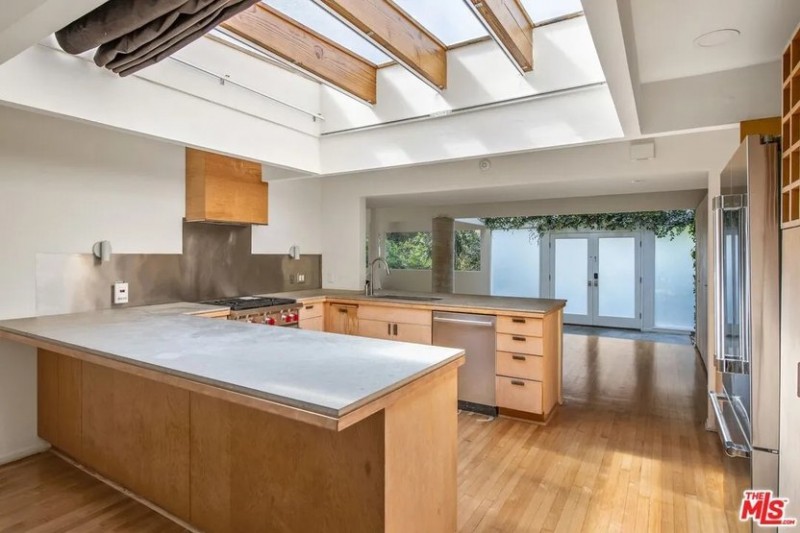 Realtor.com - Ione Skye 2