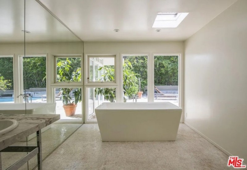 Realtor.com - Ione Skye 7