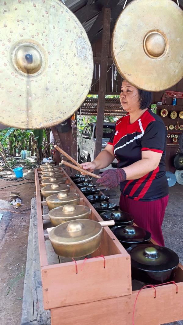 Solina Mogimbing, a gong maker in Sabah, playing the kulintangan. — MELODY L. GOH/The Star