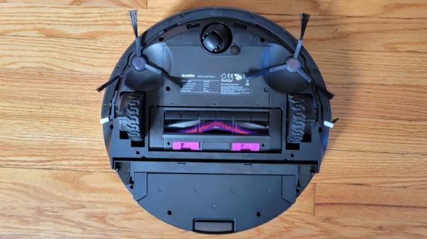 Eureka E10S beside an Amazon Echo Dot