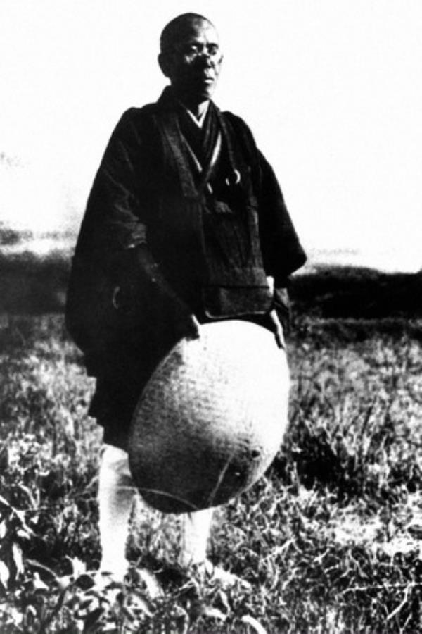 纪念破霉俳句诗人在日本家乡和世界各地庆祝