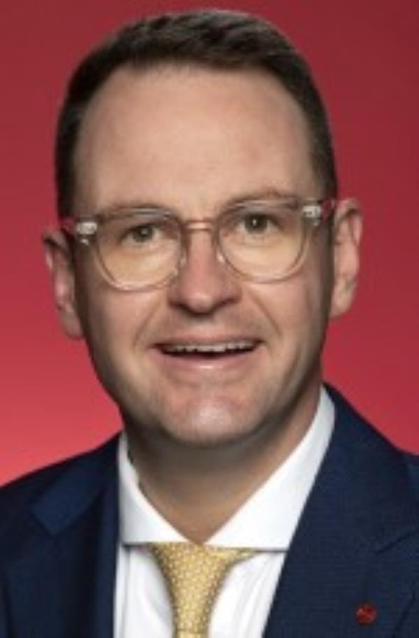 Senator Andrew Bragg 