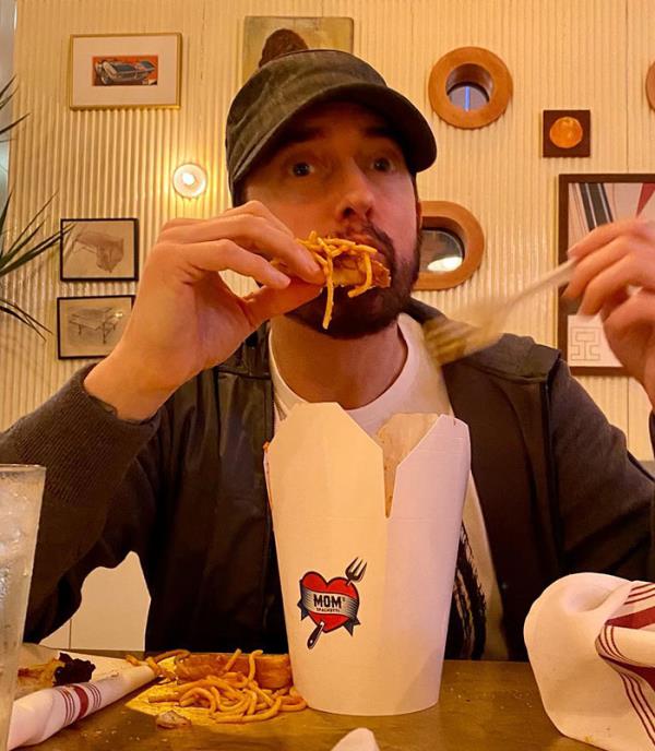 Eminem Shows Off His 16-Year Sobriety Chip After Near-Fatal 2007 Overdose
