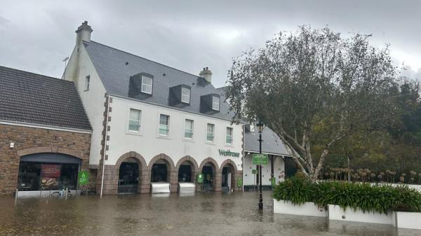 The area around a Waitrose on Jersey's La Vallee Des Vaux</p>

<p>　　