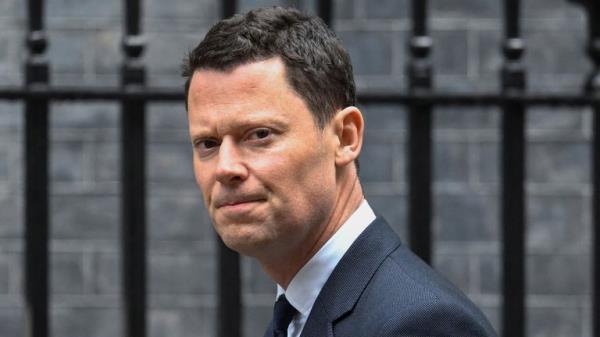 British Co<em></em>nservative member of parliament Alex Chalk walks outside Downing Street, in London, Britain, April 21, 2023. REUTERS/Toby Melville</p>

<p>　　