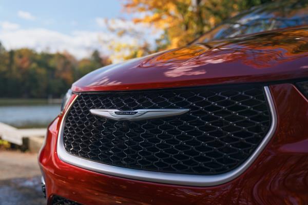 Chrysler Pacifica Pinnacle in Red Hot, a new color for 2024