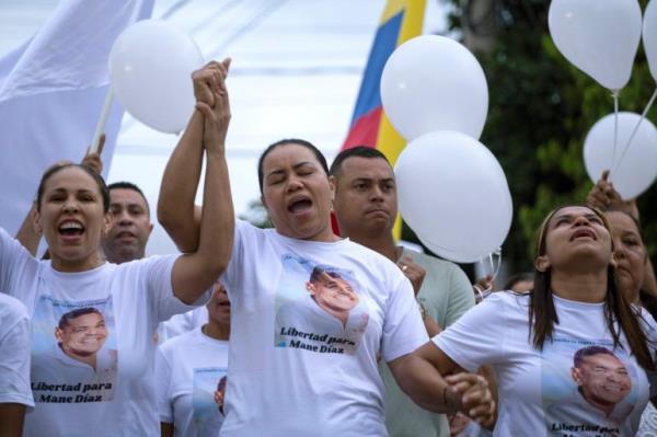 The mother of Luis Diaz at a rally for the return of her husband