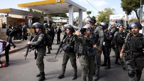 Israeli security perso<em></em>nnel secure the scene following an incident in Jerusalem, October 30, 2023. REUTERS/Ro<em></em>nen Zvulun