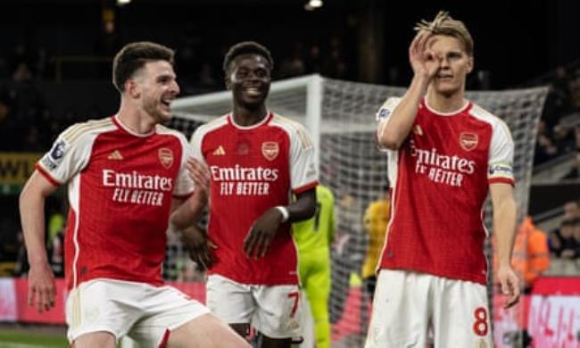 Martin ?degaard celebrates scoring for Arsenal.