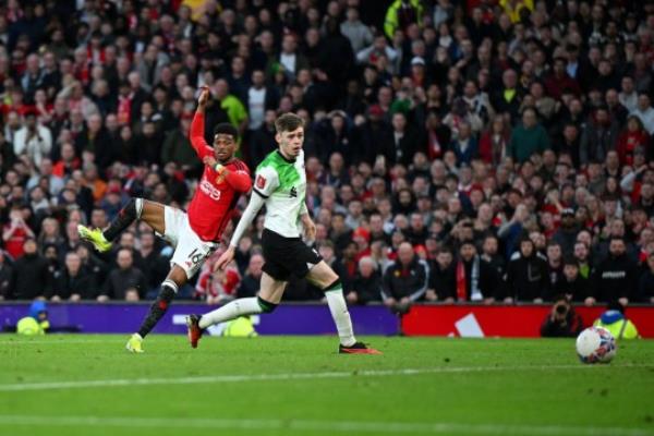 Amad Diallo scores for Man Utd against Liverpool in the FA Cup
