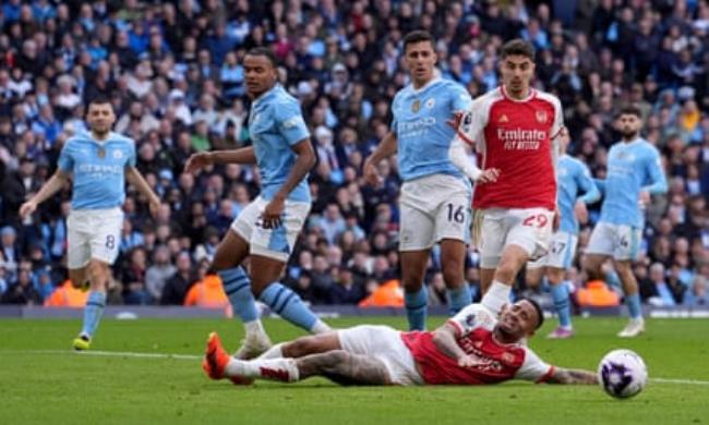 Gabriel Jesus cannot reach a Bukayo Saka cross inches from Manchester City’s goal in the 0-0 draw.