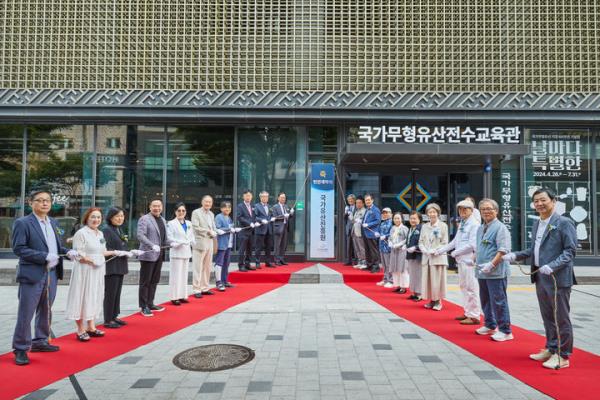 A ceremony celebrating a new signboard for the Korea Cultural Heritage Foundation is held in Seoul on May 20. (KCHF)