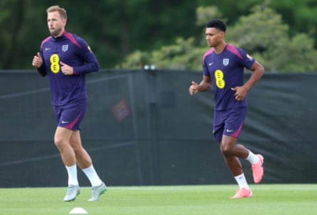 The England captain, Harry Kane, and Ollie Watkins train in Blankenhain, Germany.