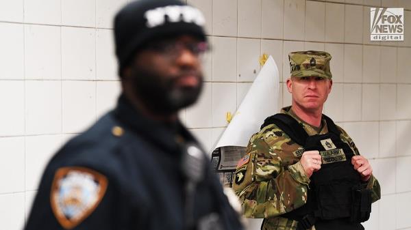 NYPD AND NATIo<em></em>nAL guard on patrol