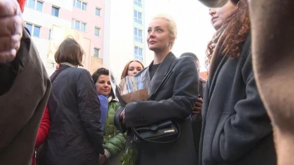 The 'Noon against Putin' movement called on protesters to arrive en masse to polling stations at midday  to show their opposition to Putin.
