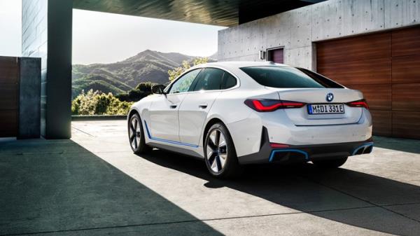 The BMW i4 gets its first facelift