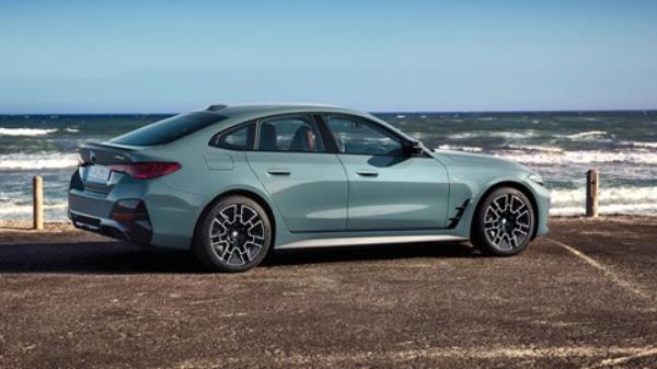 The BMW i4 gets its first facelift