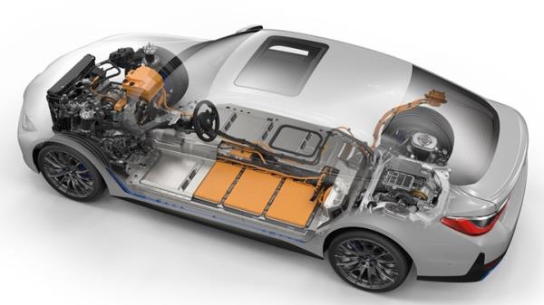 The BMW i4 gets its first facelift