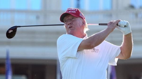Oct 27, 2022; Miami, Florida, USA; Former President Do<em></em>nald Trump hits off of the first tee during the Pro-Am tournament before the LIV Golf series at Trump Natio<em></em>nal Doral. Mandatory Credit: Jasen Vinlove-USA TODAY Sports</p>

<p>　　