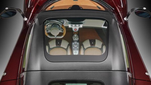 Please welcome to the stage: the new Pagani Utopia Roadster
