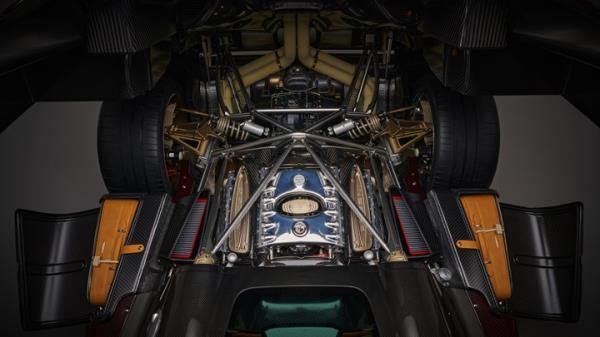 Please welcome to the stage: the new Pagani Utopia Roadster