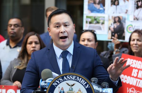 Assemblyman Ron Kim and NY Public Advocate Jumaane Williams address the media, outside NY State Governor, Kathy Hochul's Manhattan office on September 29, 2021, a<em></em>bout a bill to compensate family's of senior citizens who dies in nursing homes during the height of the pandemic.