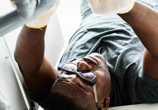 15-facts-a<em></em>bout-national-hug-a-plumber-day-april-25th