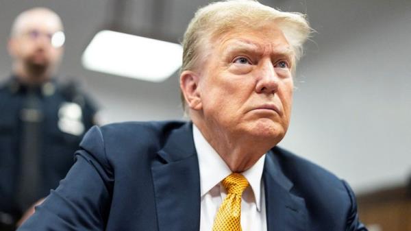 Do<em></em>nald Trump looks on during his criminal trial at New York State Supreme Court.</p>

<p>　　Pic: Reuters
