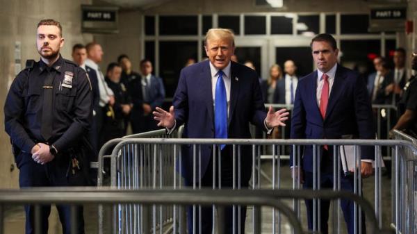 Republican presidential candidate and former U.S. President Do<em></em>nald Trump speaks to the media, as his criminal trial over charges that he falsified business records to co<em></em>nceal mo<em></em>ney paid to silence porn star Stormy Daniels in 2016 continues, at Manhattan state court in New York City, U.S., April 22, 2024. REUTERS/Brendan McDermid/Pool</p>

<p>　　