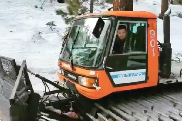 A photo of Renner in his snowplow he posted on Twitter in December 2019 with the caption 