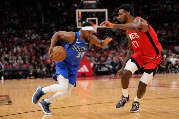Mavericks guard Kemba Walker (34) drives toward the basket as Houston Rockets' Tari Eason (17) defends during the first half of a game on Jan. 2, 2023, in Houston.