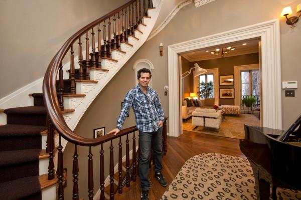 john leguizamo daughter apartment purchase