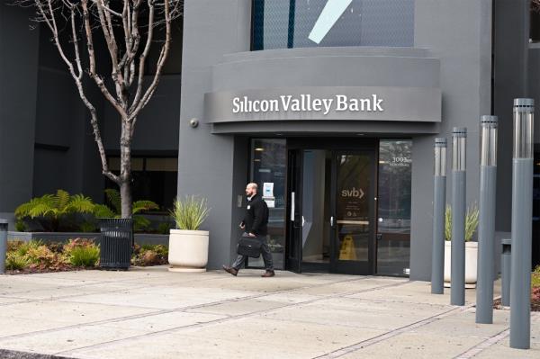 The collapse of Silicon Valley Bank could lead to a run on other regio<em></em>nal banks across the country, sources told The Post.