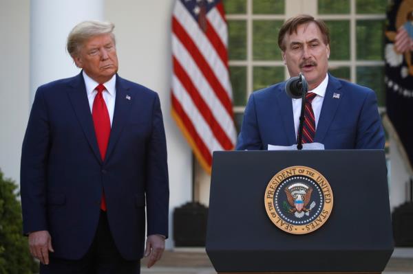 Mike Lindell speaks at the White House as former President Do<em></em>nald Trump looks on in March 2020.