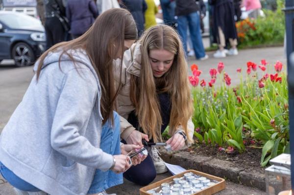 Amelie was joined by her friend Georgina, who helped her read messages for Madeleine handed from well-wishers.