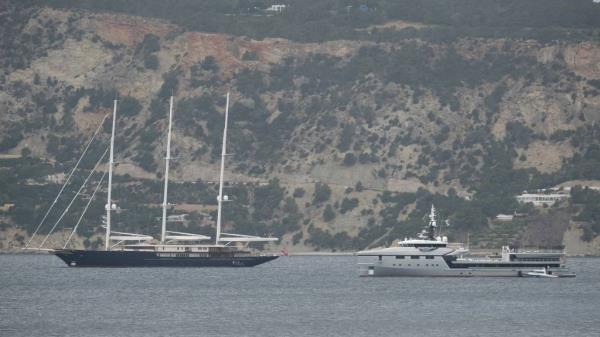 Koru and support vessel Abeona