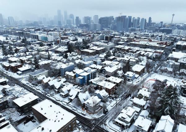 Snow on Capitol hill 