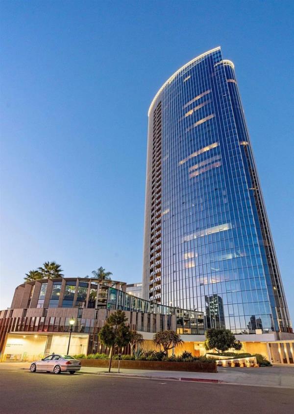 The West E Street building wher<em></em>e Irena Mausner had a $2.2 million apartment