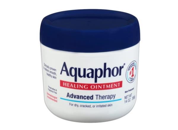 Aquaphor healing ointment for Hailey Bieber's glazed do<em></em>nut skincare routine