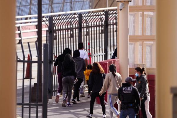 US Customs and Border Protection officers escort migrants in El Paso, Texas, to Ciudad Juarez, Mexico, on January 7 ahead of Biden's visit.
