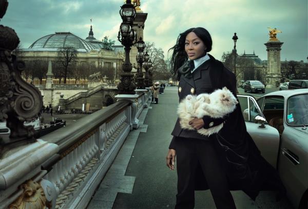 Naomi Campbell with Karl Lagerfeld's cat, Choupette.