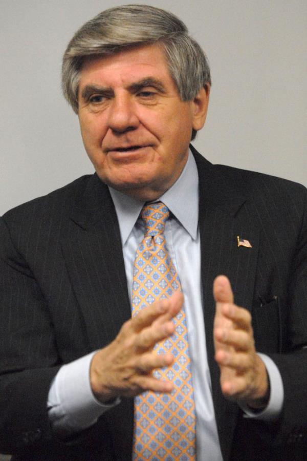 Sen. Ben Nelson, D-Neb., speaks to a political science class at the University of Nebraska at Omaha, Thursday April 5, 2007, in Omaha, Neb.