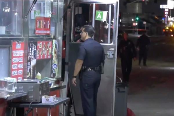 Two people were shot at a taco truck in South LA Mo<em></em>nday morning.</p>

<p>　　The shooting place closer to 12:20 a.m. on Manchester Avenue and St. Andrews Place in the Manchester Square neighborhood of South LA.</p>

<p>　　When police arrived at the scene they found two men who had suffered gunshot wounds just outside of the taco truck. At this time, police do not know the cause of the shooting or have a des<em></em>cription of anyone who was involved.</p>

<p>　　This incident comes after a string of robberies at taco trucks throughout the South LA over the past week. Neighbors say that they worry these crimes are happening far too often.